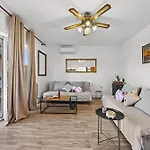 Es With Pool Apartamento