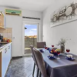 Apartamento Es With Pool