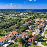 Es With Pool Fažana