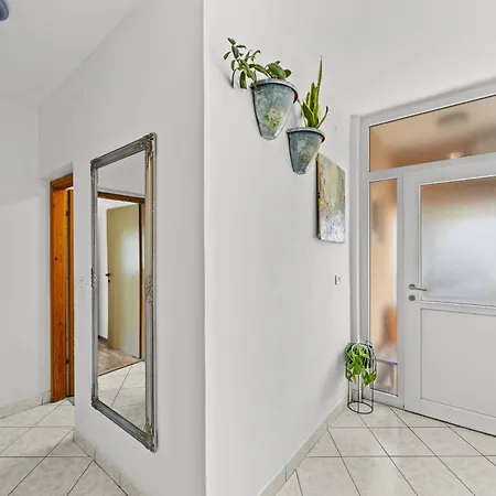 Es With Pool * Valbandon