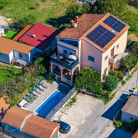 Apartman Es With Pool *