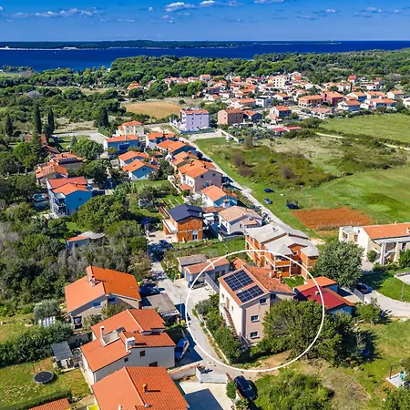 Apartman Es With Pool