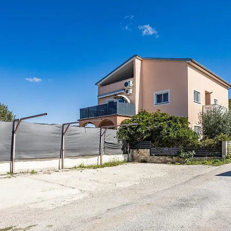 Appartement Es With Pool