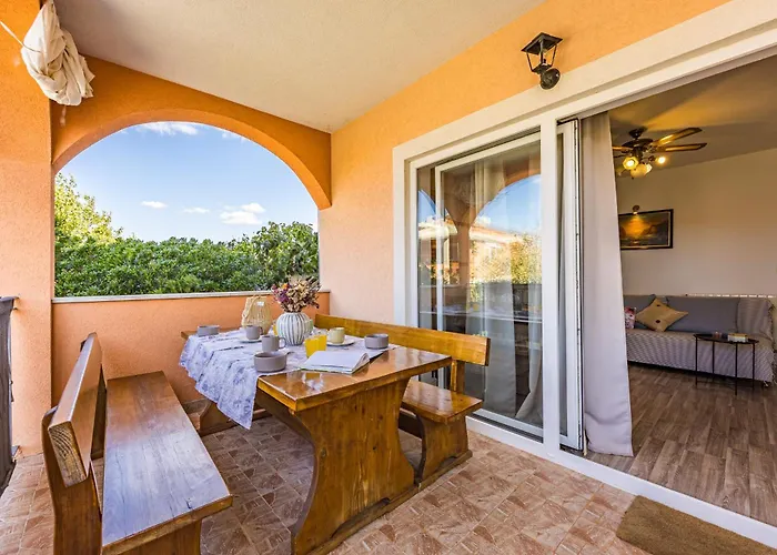 Appartement Es With Pool Valbandon