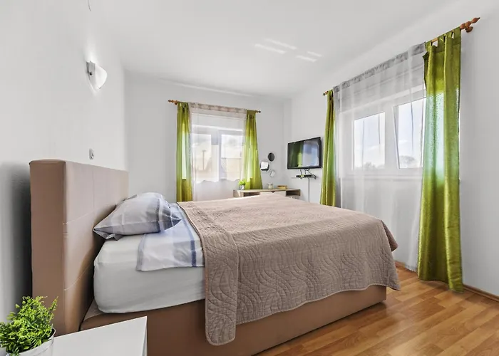 Es With Pool Appartement Valbandon