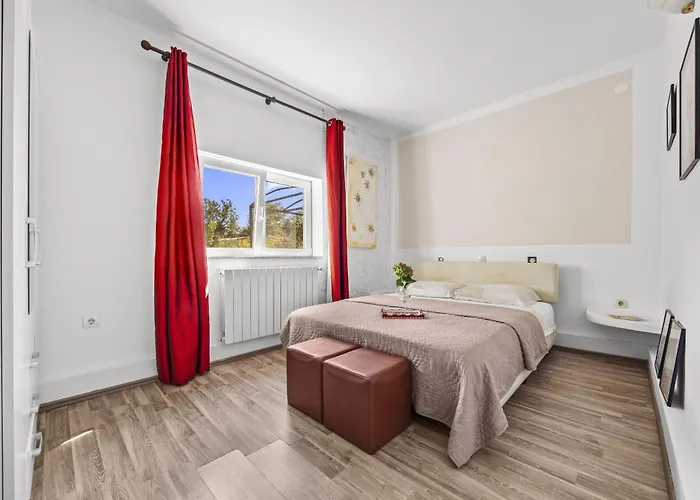 Appartement Es With Pool