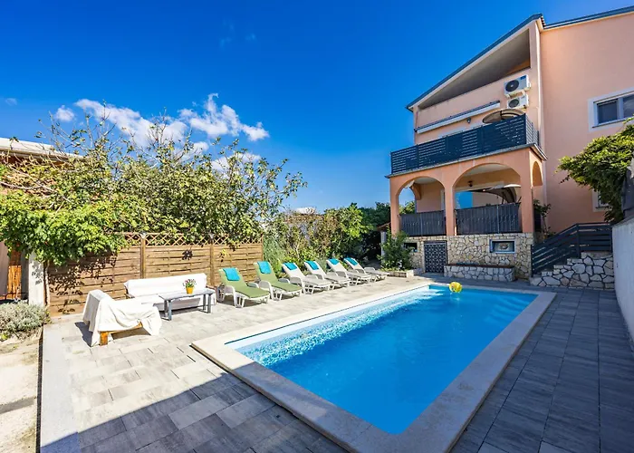 Appartement Es With Pool