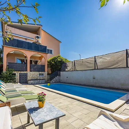 Es With Pool Lägenhet