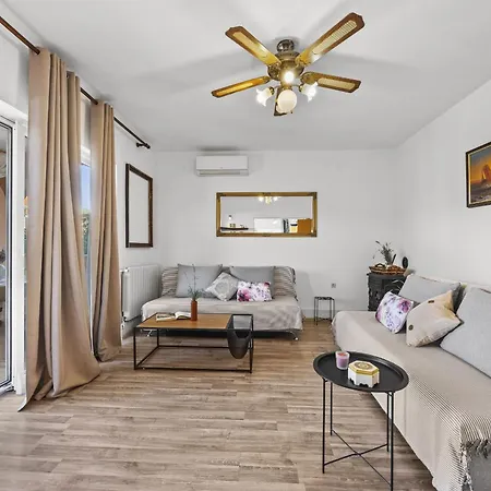 Es With Pool Lägenhet