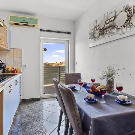 Lägenhet Es With Pool