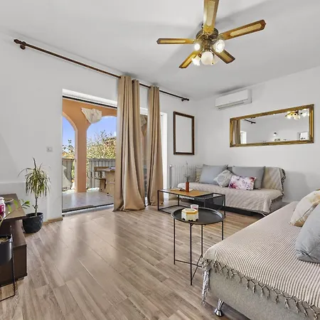 Es With Pool Lägenhet Valbandon