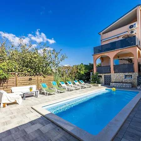 Lägenhet Es With Pool