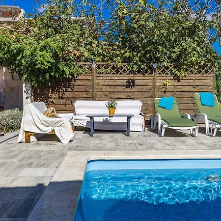 Es With Pool Lägenhet Valbandon