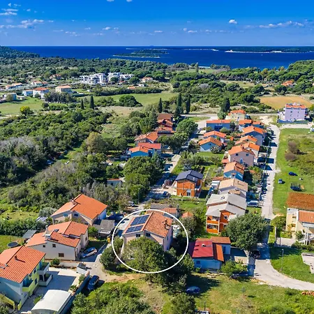 Es With Pool * Valbandon